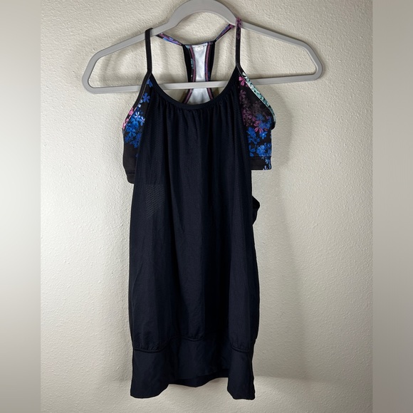 lululemon athletica Tops - Lululemon tank top built in bra size 6